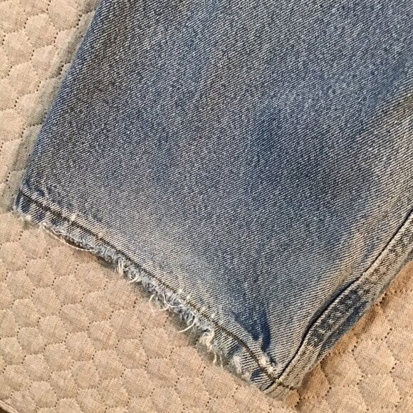 Carhartt Jeans Men's 38x29 Distressed Relaxed Fit Stains Fading Light Wash B160 - Picture 6 of 9